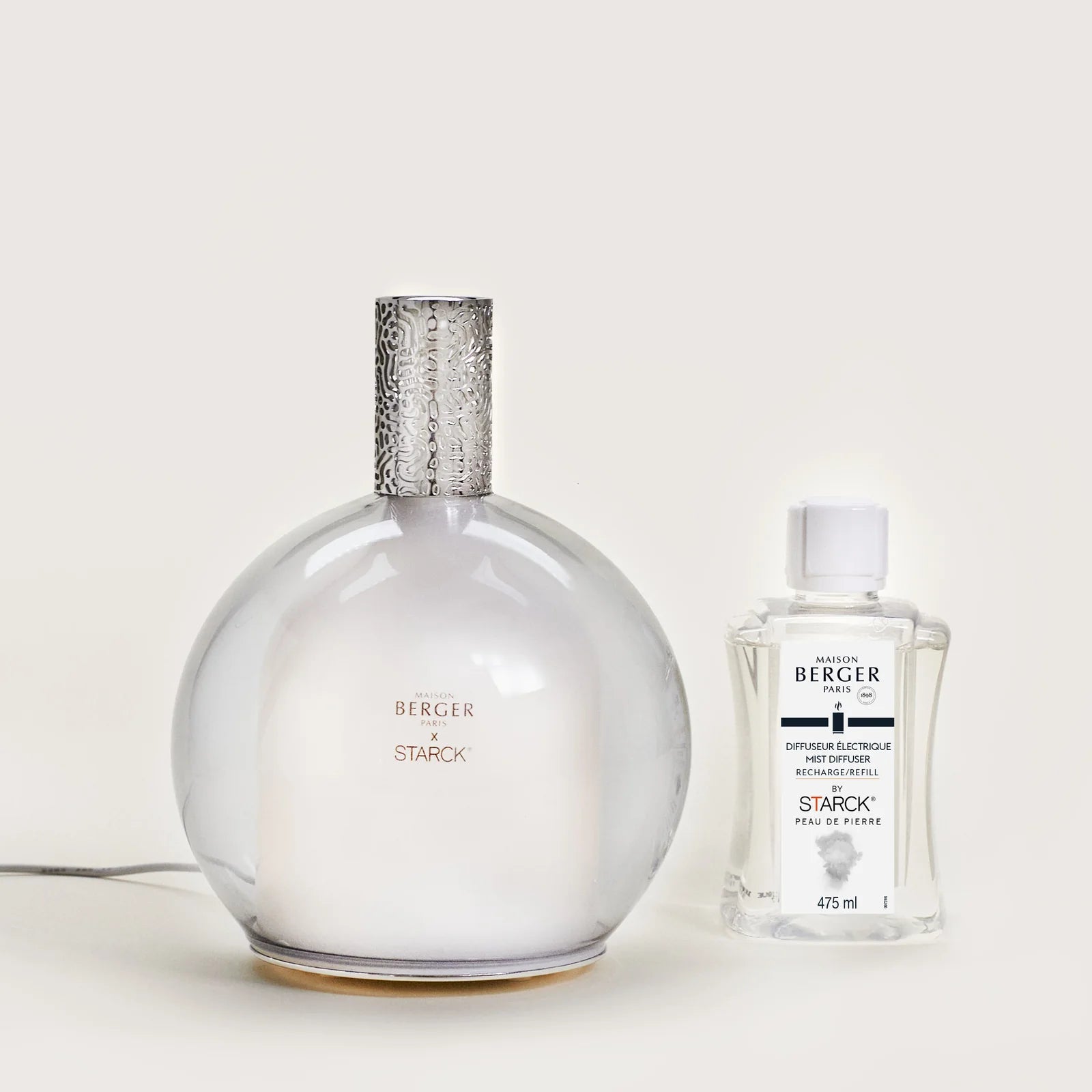 Philippe Starck Diffuser &amp; Peau de Pierre – en sofistikeret og karakterfuld duftoplevelse, der balancerer det maskuline og feminine i et elegant designikon til hjemmet.