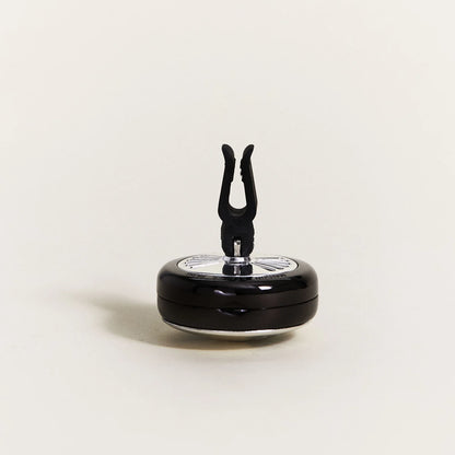 Gør hver køretur mere komfortabel med Maison Berger Flash Technical bildiffuser – en intelligent løsning til langvarig friskhed i bilen.