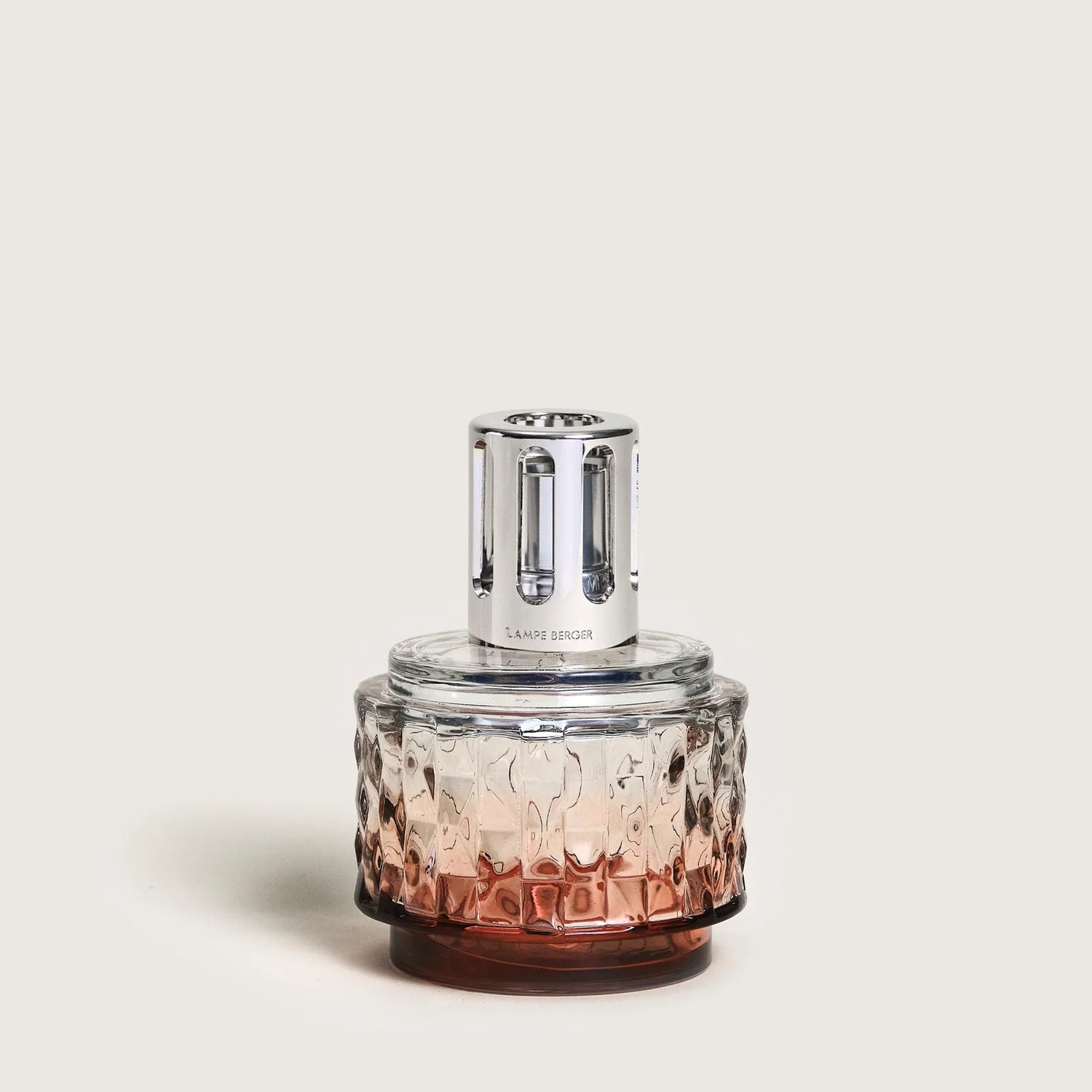 Amber Pink Variation duftlampe fra Maison Berger Paris – en elegant katalytisk duftlampe i varm amber-pink glas, der renser luften og tilfører hjemmet ro, lys og fransk luksus