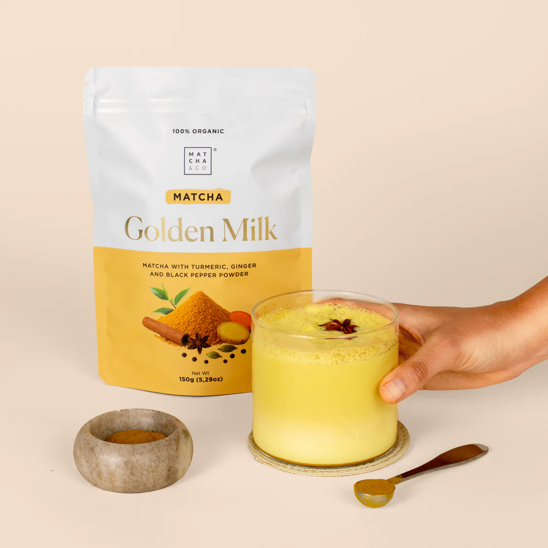 Beroligende, styrkende og fuld af varme krydderier – Golden Milk med ekstra matcha for naturlig energi.