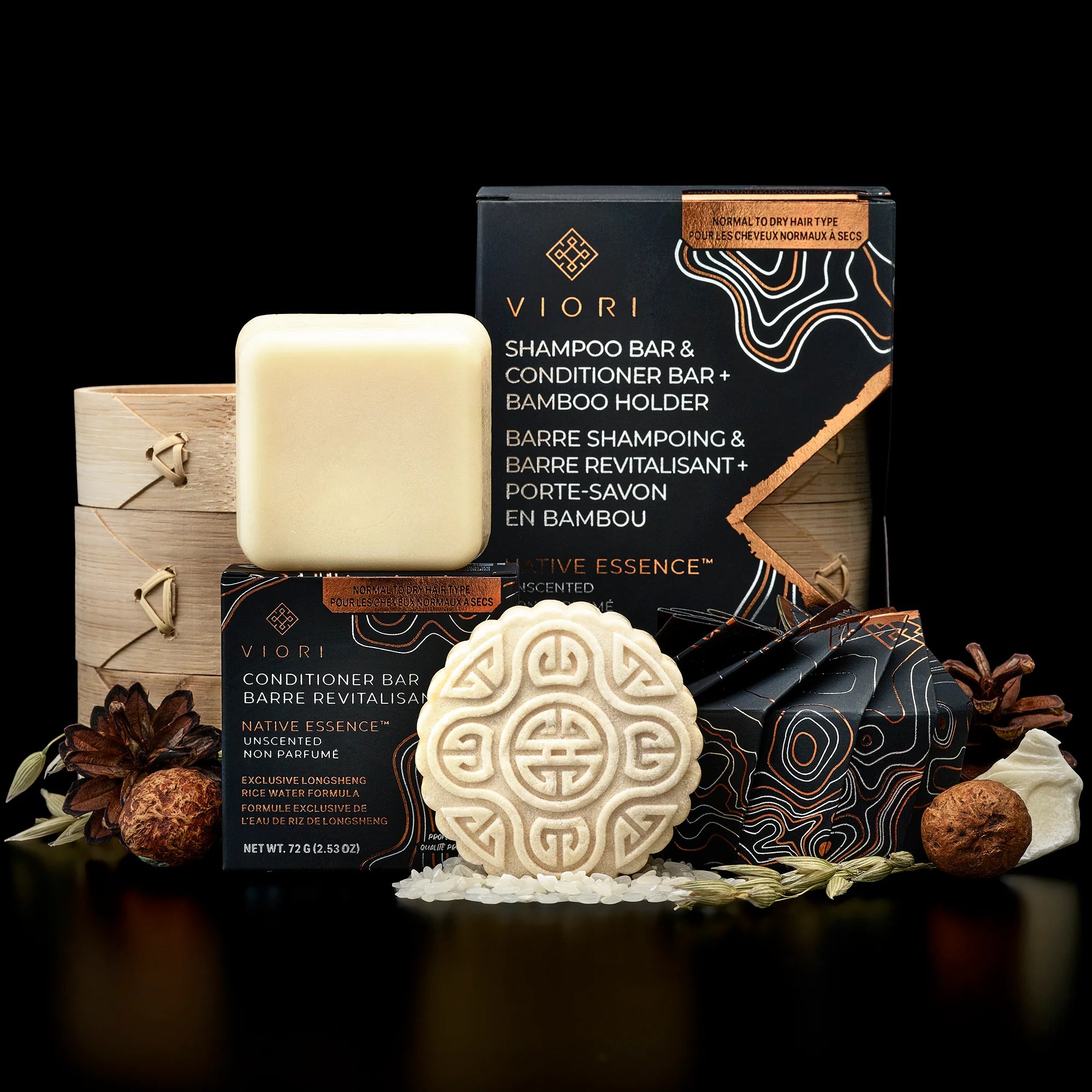 En komplet hårplejepakke med Vioris Native Essence shampoo &amp; conditioner bars samt bambus box – udviklet til sensitiv hovedbund og sart hår.