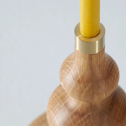 OVO Tree lysestage – Oliebehandlet egetræ &amp; Messing - Minimalistisk design