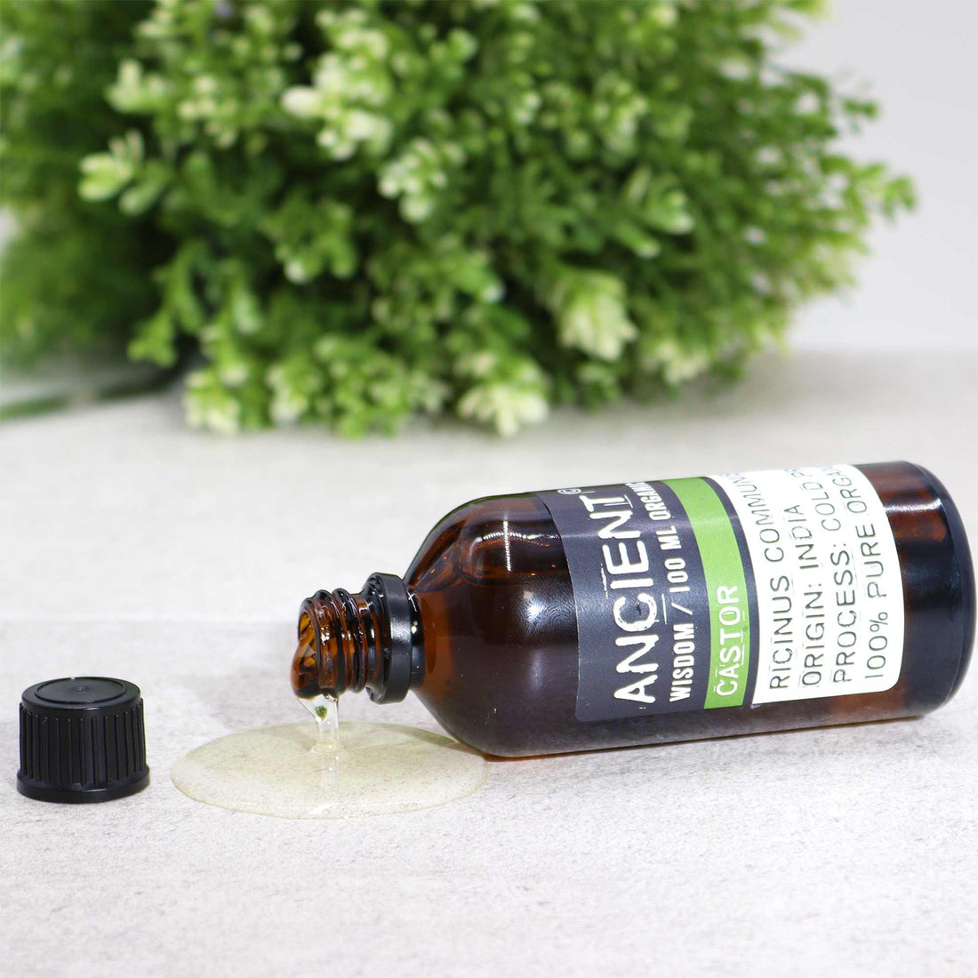 Intensiv og nærende økologisk Castor oil - ricinusolie – perfekt til hår, bryn og målrettet hudpleje.
