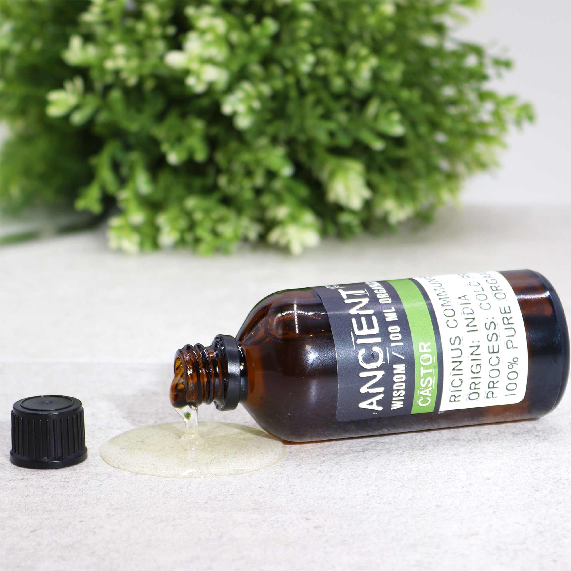 Intensiv og nærende økologisk Castor oil - ricinusolie – perfekt til hår, bryn og målrettet hudpleje.