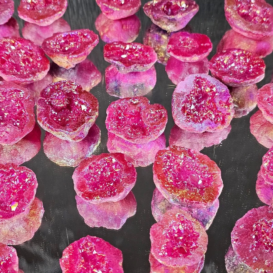 Krystal geode med pink aura kvarts – Peace & Harmony