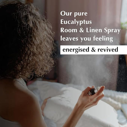 Aromafume Room &amp; Linenspray med Eukalyptus. Naturlig, rensende duftspray med æteriske olier. Skaber ro, friskhed og spa-stemning i hjemmet.
