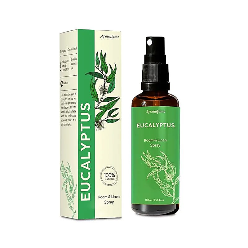 Aromafume Room &amp; Linenspray med Eukalyptus. Naturlig, rensende duftspray med æteriske olier. Skaber ro, friskhed og spa-stemning i hjemmet.