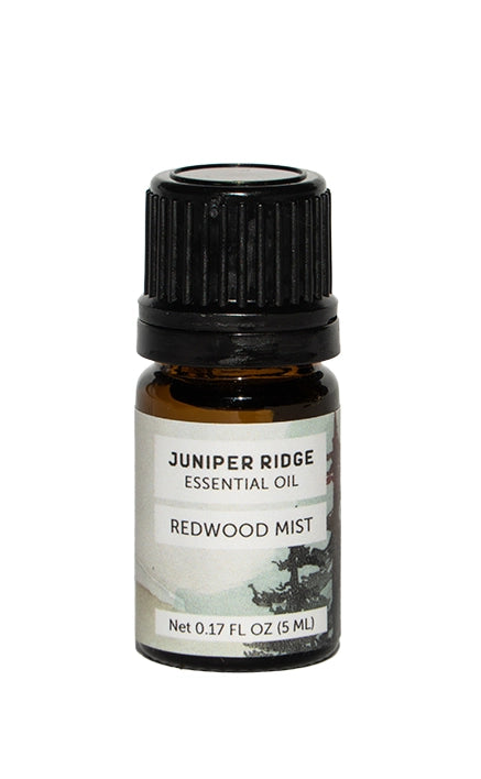 Oplev Redwood Mist æterisk olie fra Juniper Ridge – en kølig og naturlig duft af tåget redwood-skov, frisk regn og klar kystluft. Dampdestilleret og 100 % naturlig.