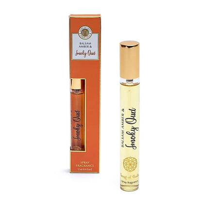Amber &amp; Oud er en varm og sanselig duft med gylden amber og dyb, træagtig oud. En eksklusiv og orientalsk aroma med karakter og elegance.