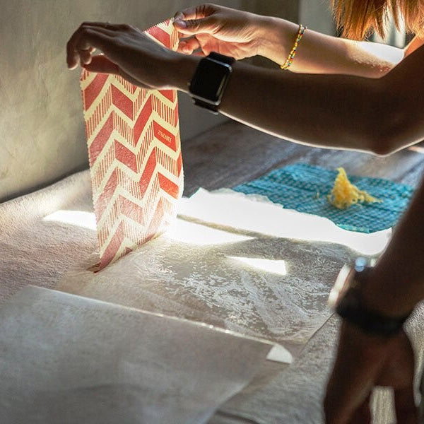 Lav dine egne bivoks wraps med SuperBee – et kreativt, bæredygtigt og plastikfrit DIY-projekt, der forener hygge, håndværk og omtanke for naturen.