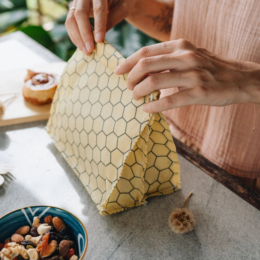 Plastikfri lunch bag med bivoks – 2 rum til snacks, sandwiches og bæredygtig madopbevaring.