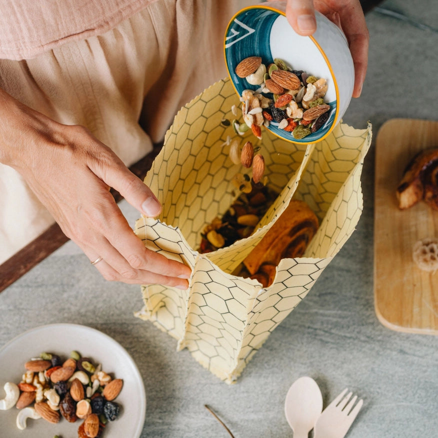 Plastikfri lunch bag med bivoks – 2 rum til snacks, sandwiches og bæredygtig madopbevaring.