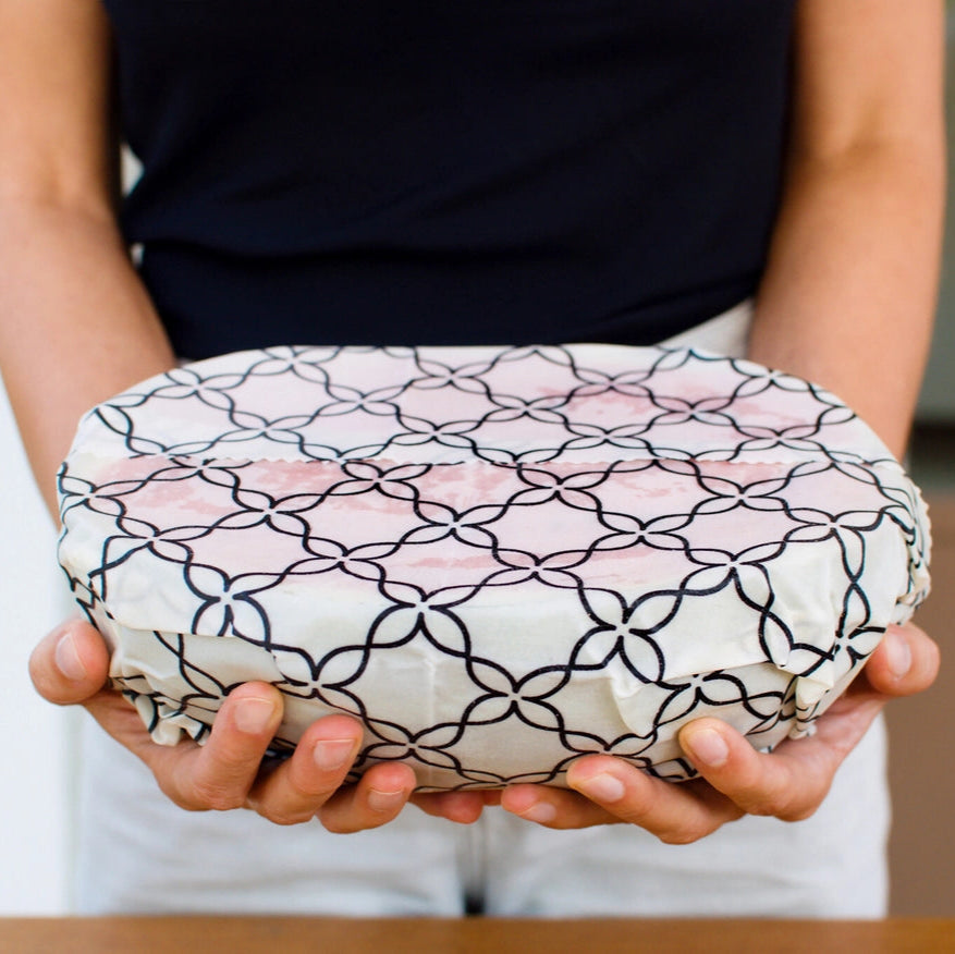 Plastikfri og bæredygtig bivoks wrap – ideel til sandwiches, frugt, skåle og madopbevaring.