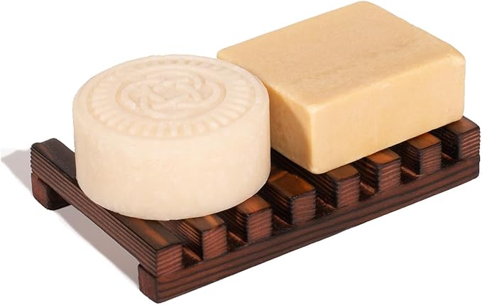 Elegant sæbeskål i mørkt træ, der holder dine shampoo- og balsam bars tørre, forlænger levetiden og giver dit badeværelse et varmt, naturligt udtryk.