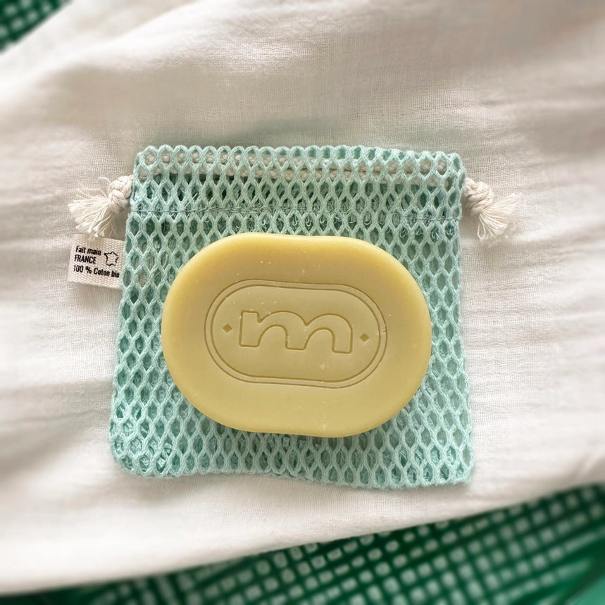 Forlæng levetiden på dine bars og sæber med Bar Saver Bag. En bæredygtig, vegansk sæbepose i økologisk bomuld, der sikrer hurtig tørring, lækkert skum og nul spild.