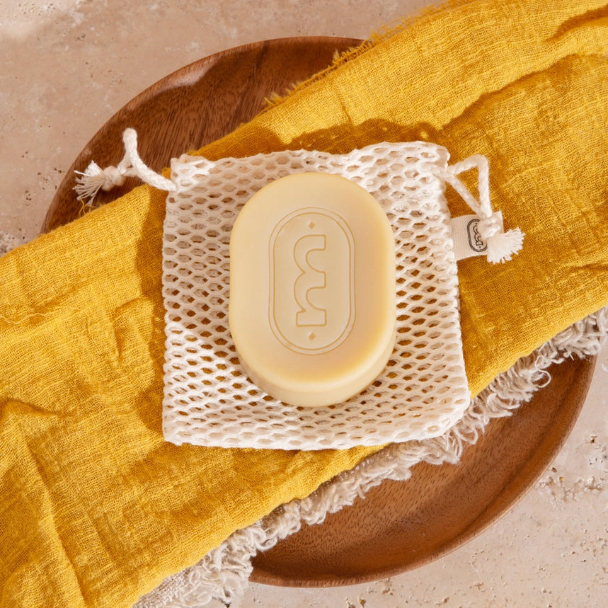 Forlæng levetiden på dine bars og sæber med Bar Saver Bag. En bæredygtig, vegansk sæbepose i økologisk bomuld, der sikrer hurtig tørring, lækkert skum og nul spild.