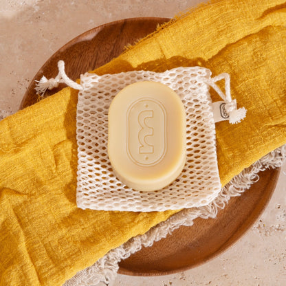 Forlæng levetiden på dine bars og sæber med Bar Saver Bag. En bæredygtig, vegansk sæbepose i økologisk bomuld, der sikrer hurtig tørring, lækkert skum og nul spild.