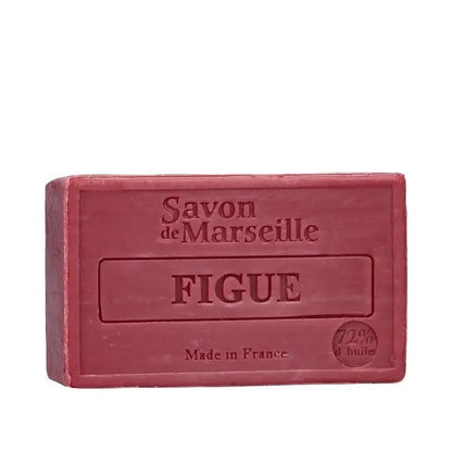 Savon de Marseille sæben med figen giver dig en blid, nærende og naturlig plejeoplevelse – perfekt til hele familien og til brug hver eneste dag.
