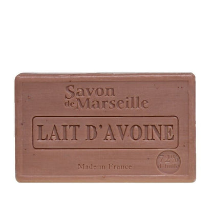 Savon de Marseille sæben med havremælk giver dig en blid, plejende og naturlig plejeoplevelse – perfekt til hele familien og til brug hver eneste dag.
