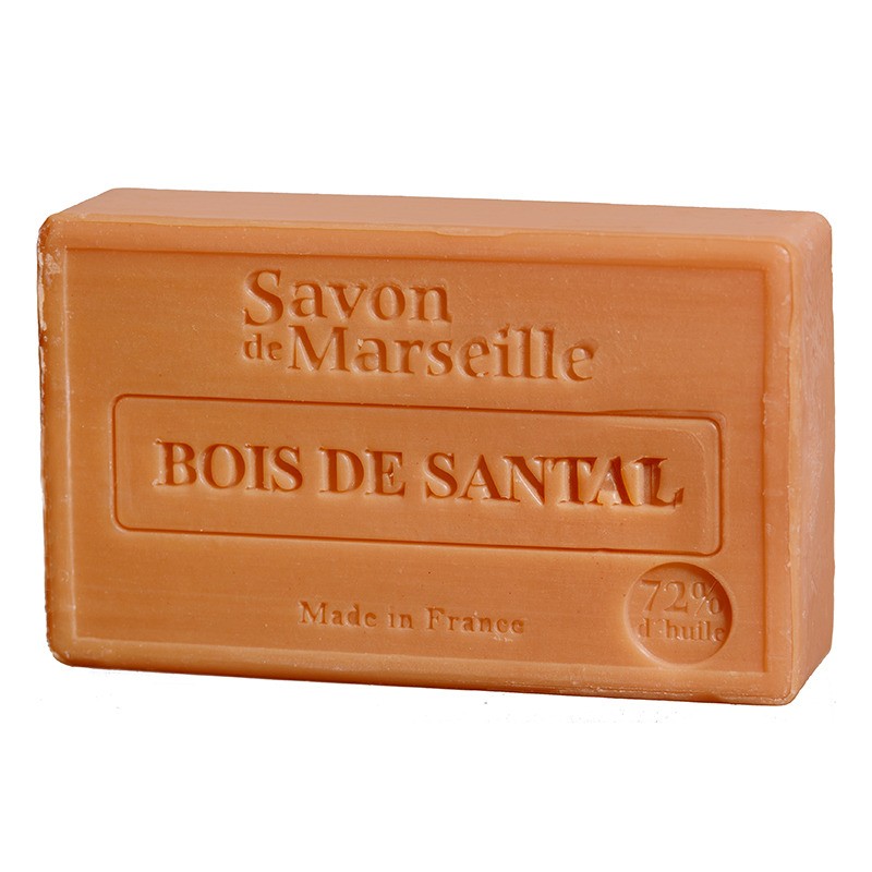 Denne Savon de Marseille Sandalwood sæbe giver dig klassisk fransk pleje, varm ro og naturlig elegance – hver eneste dag.
