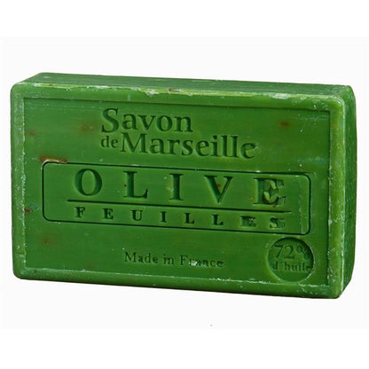 Bring et strejf af Provence ind i dit badeværelse med denne Savon de Marseille Olivenolie sæbe – en klassisk, nærende og naturlig luksus til daglig pleje.