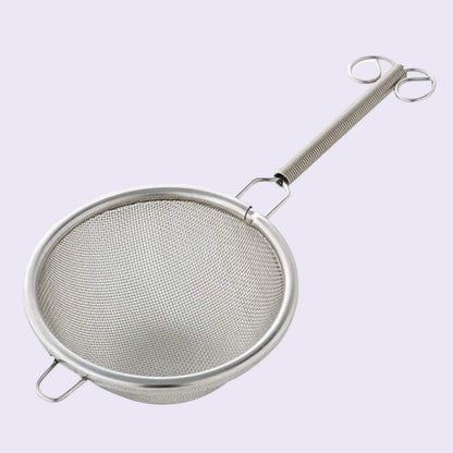 Et enkelt, men essentielt redskab for dig, der ønsker ægte, ceremoniel matcha og en oplevelse præget af ro, kvalitet og tradition.