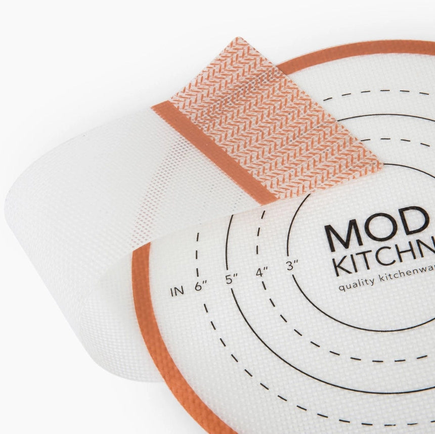 Genanvendelig silikone bread sling til Dutch Oven. Non-stick bagemåtte der gør surdejsbagning nemmere, sikrere og mere bæredygtig uden bagepapir.