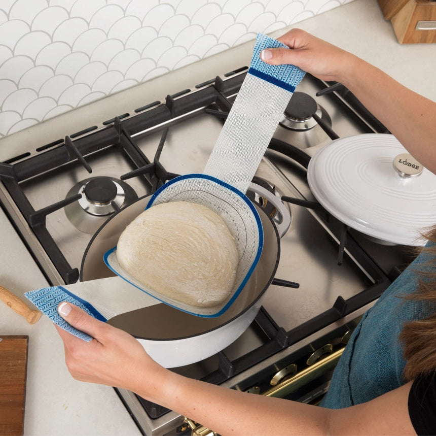 Genanvendelig silikone bread sling til Dutch Oven. Non-stick bagemåtte der gør surdejsbagning nemmere, sikrere og mere bæredygtig uden bagepapir.