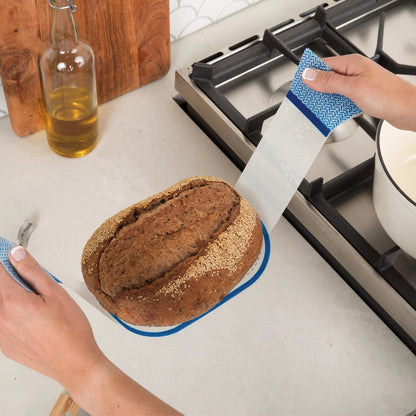 Genanvendelig silikone bread sling til Dutch Oven. Non-stick bagemåtte der gør surdejsbagning nemmere, sikrere og mere bæredygtig uden bagepapir.
