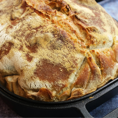 Ekstra stor støbejerns Bread Pan med låg til surdejsbrød, steam baking og sprød artisan skorpe.