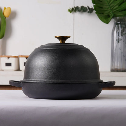 Rund støbejerns Bread Pan med låg til surdejsbrød, steam baking og sprød artisan skorpe.