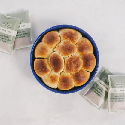 Oplev glæden ved at bage dit eget glutenfri surdejsbrød – nemt, naturligt og fuld af smag – med denne økologiske og nøje plejede starter fra Basil &amp;amp; Bloom.