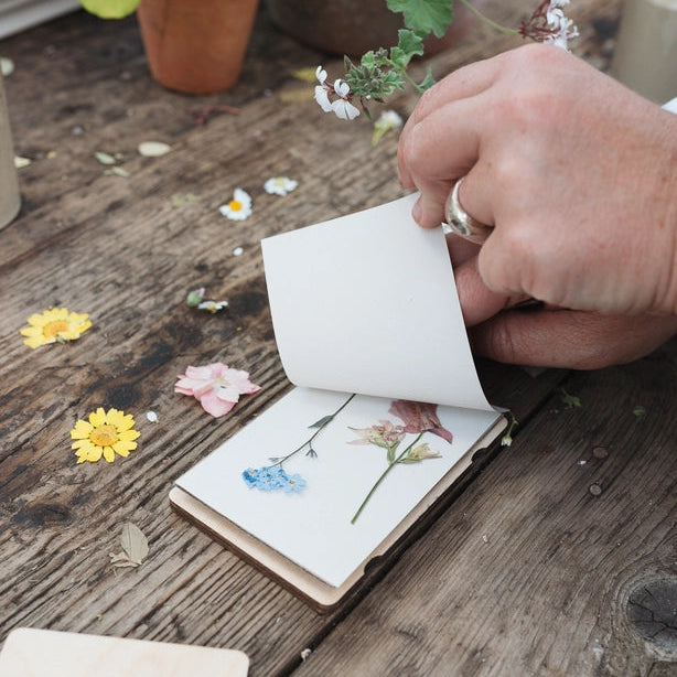 VINTAGE VALMUE POCKET BLOMSTERPRESSER
