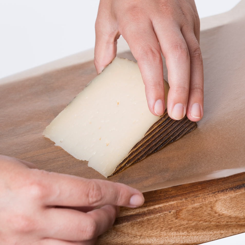 Compostella Natural Wax Paper er den naturlige løsning til moderne køkkener – praktisk, bæredygtig og i harmoni med naturens kredsløb