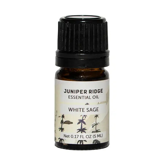 White Sage æterisk olie fra Juniper Ridge med noter af tør jord, blød chaparral og krydret harpiks. En rensende, 100 % naturlig olie inspireret af Mojaveørkenen.