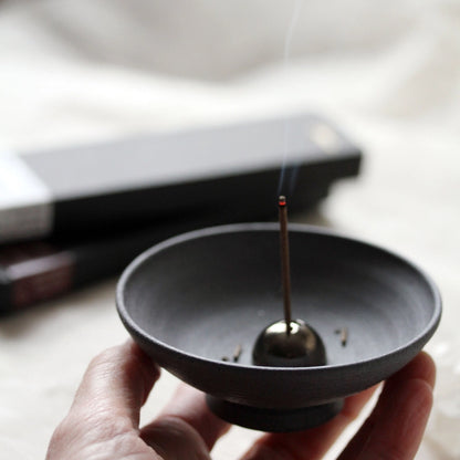 Zen mineral Smudging sæt med stentøjs skål og røgelsesholder i børstet messing - en unik, håndlavet røgelsesskål, der bringer både skønhed og spiritualitet til dit hjem.
