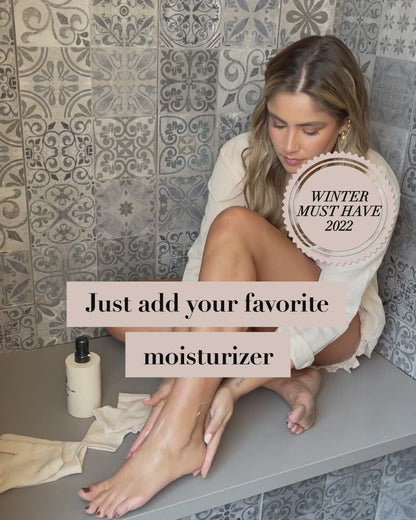 Få bløde, velplejede fødder med KITSCH Moisturizing Spa Socks. Genanvendelige, fugtgivende sokker med gel-lining, der blødgør og plejer tør hud.