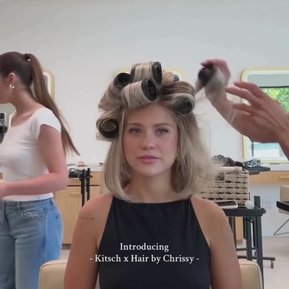 Skab salonlignende fylde med KITSCH Keramiske Curlers. Selvklæbende keramiske hårvalser giver volume, glans og langtidsholdbare krøller – skånsomt og nemt.