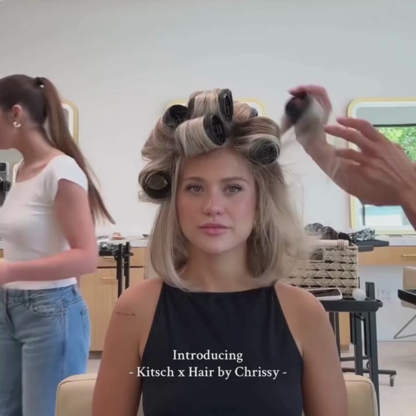 Skab salonlignende fylde med KITSCH Keramiske Curlers. Selvklæbende keramiske hårvalser giver volume, glans og langtidsholdbare krøller – skånsomt og nemt.