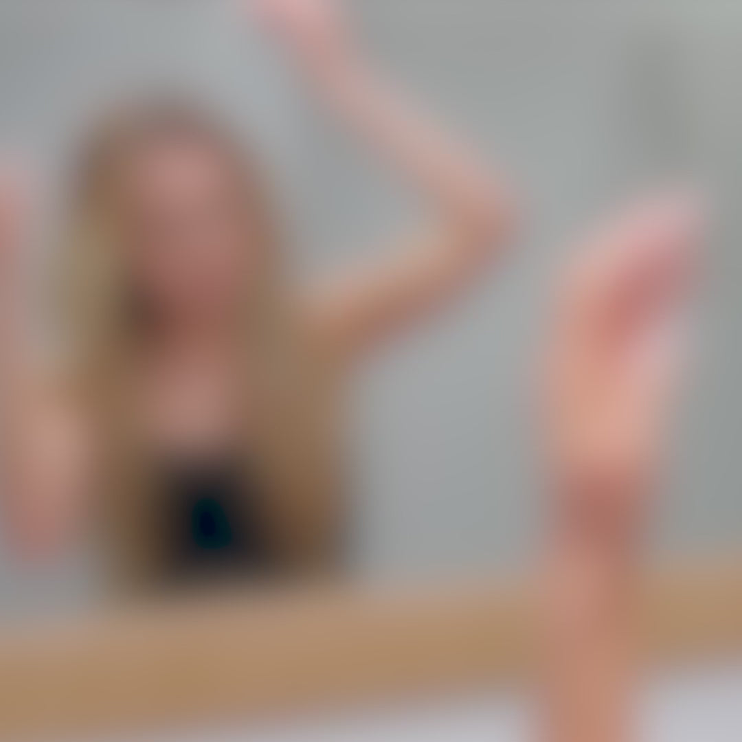 KITSCH Rosmarin &amp; Biotin hårolie – 100 % plantebaseret olie med castor oil, der stimulerer hårvækst og styrker håret. Vegansk, cruelty-free og med beroligende lavendelduft.