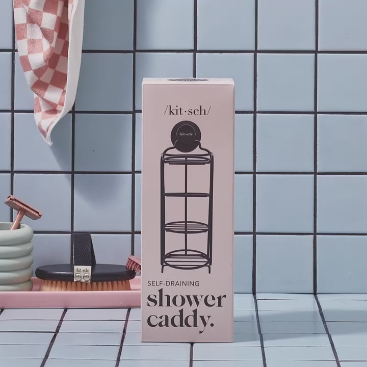 Hold dine shampoo bars, conditioner bars og sæber tørre og organiserede med KITSCH Self-Draining Shower Caddy. Elegant, rustfri sæbeholder med sugekop og fod – vegansk, bæredygtig og zero-waste designet.
