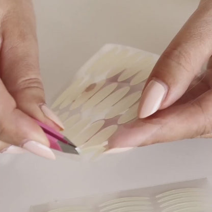 Apricot Eyelid Lifting Tapes – diskrete strips, der giver øjenlåget en øjeblikkelig løftende effekt for et friskere og mere åbent blik
