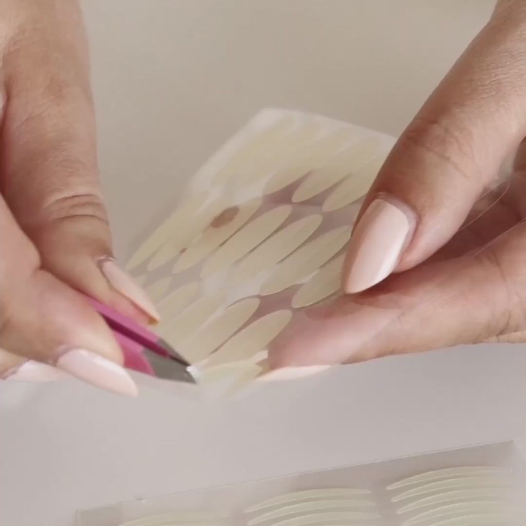 Apricot Eyelid Lifting Tapes – diskrete strips, der giver øjenlåget en øjeblikkelig løftende effekt for et friskere og mere åbent blik
