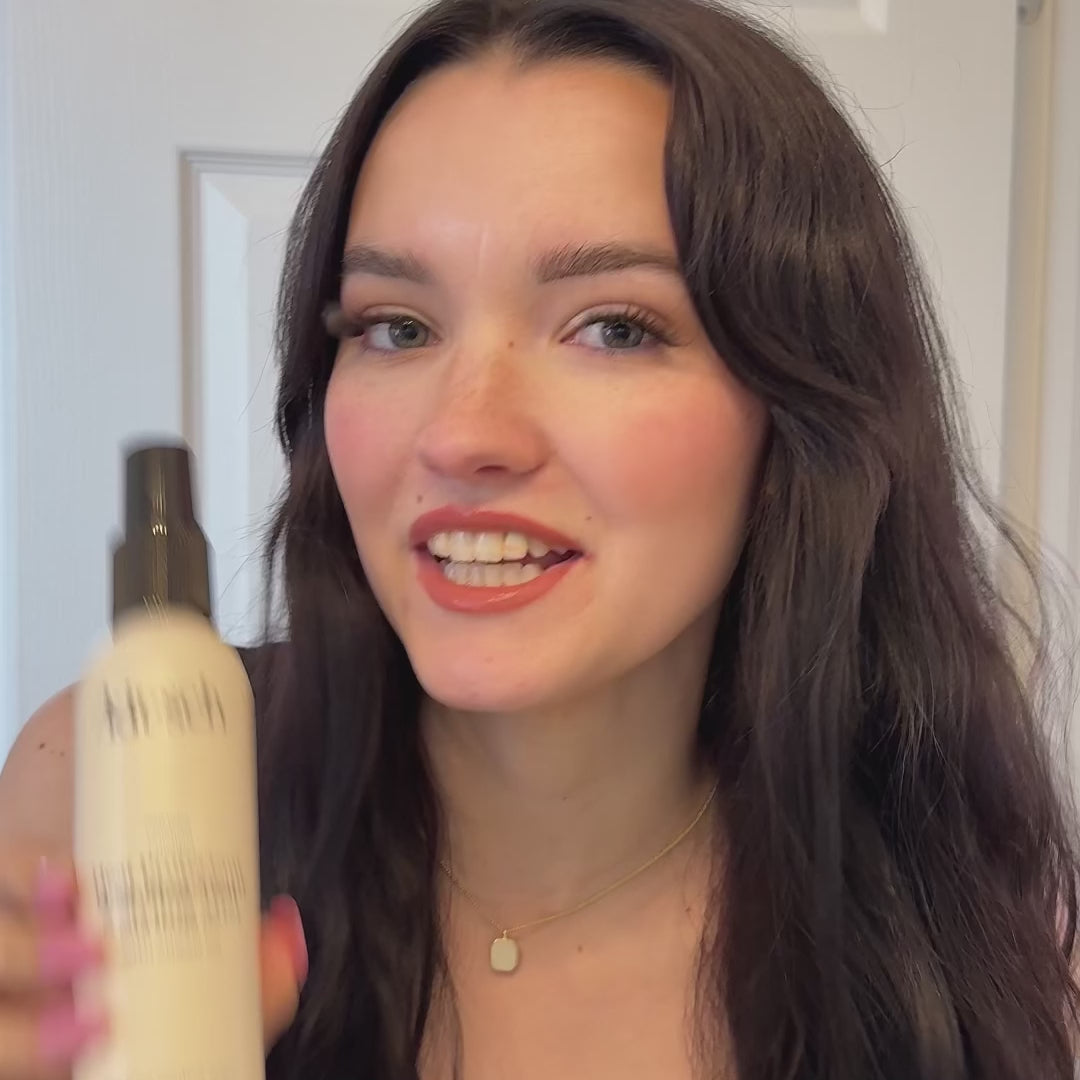 Beskyt håret mod varme op til 230°C med KITSCH Heat Protectant &amp; Styling Mist. Vegansk formel med argan olie og Everbond™ styrker, plejer og giver glans.