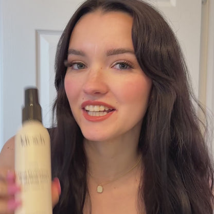 Beskyt håret mod varme op til 230°C med KITSCH Heat Protectant &amp; Styling Mist. Vegansk formel med argan olie og Everbond™ styrker, plejer og giver glans.