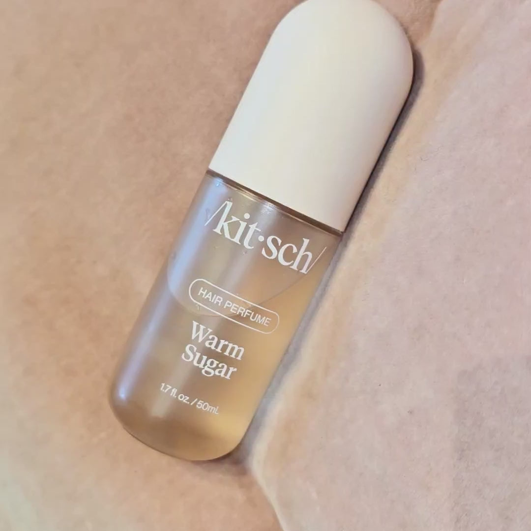 KITSCH Warm Sugar Hair Perfume – sød, blød og nostalgisk duft til hår, krop & tekstil. Neutraliserer lugt. Vegansk & travel friendly.