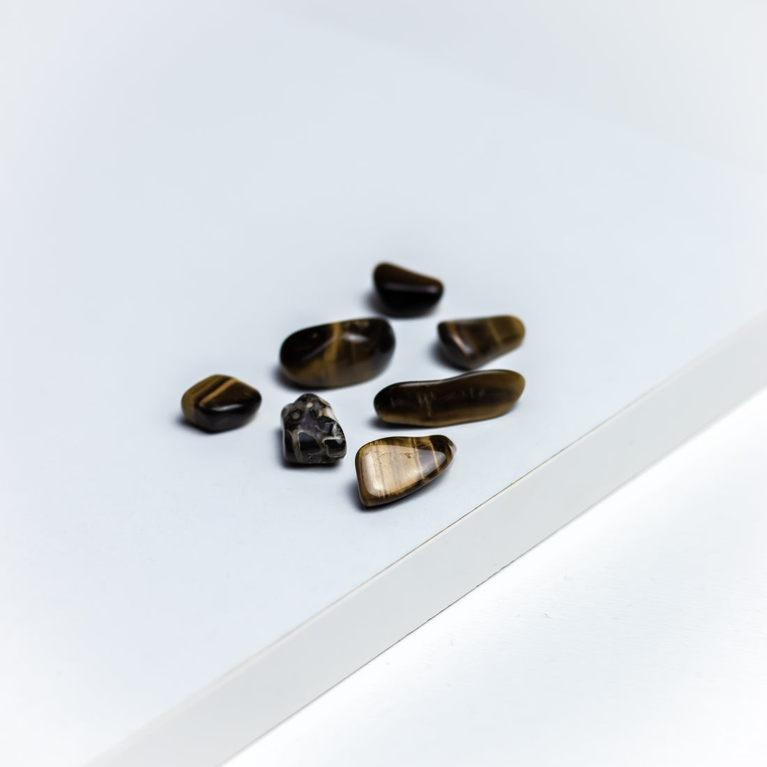 Tigerøje krystalchips – 100 g | Mod, styrke & energimæssig balance