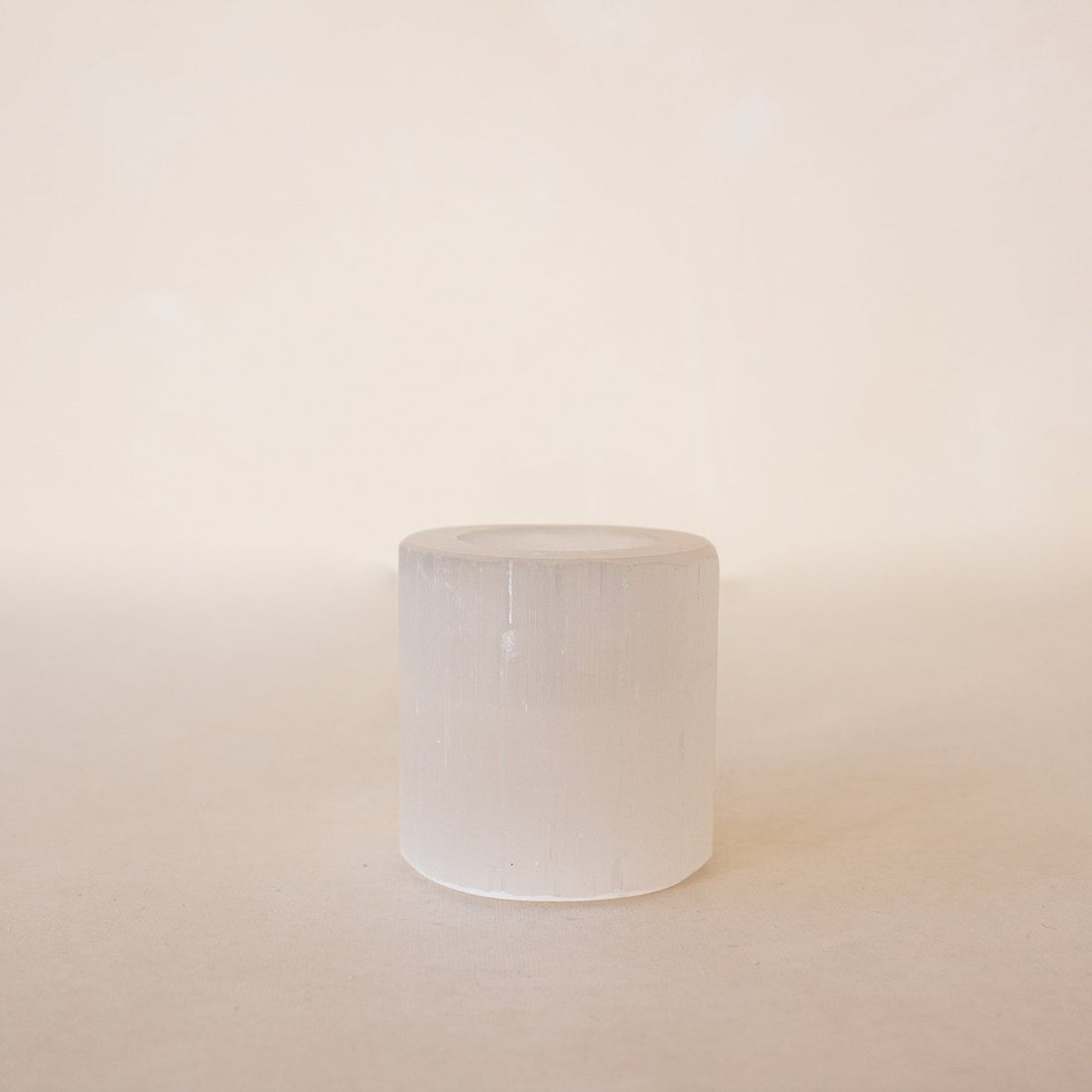 Selenit Fyrfadsstage, Rund - Hvid Selenit Krystal