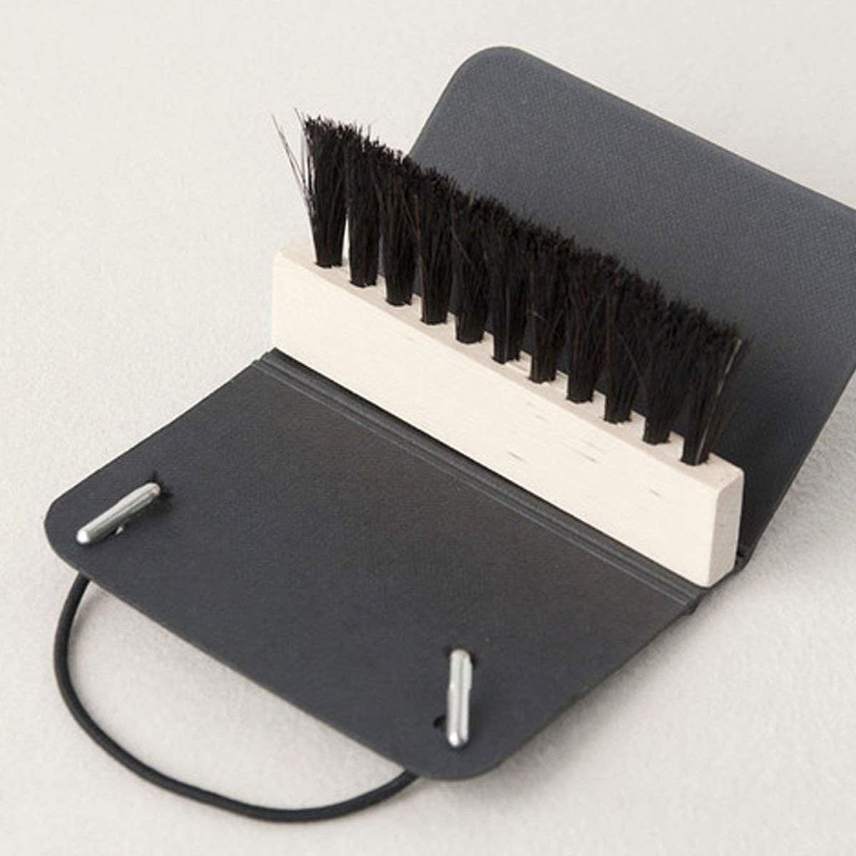 Iris Hantverk - Tøjbørste til tasken