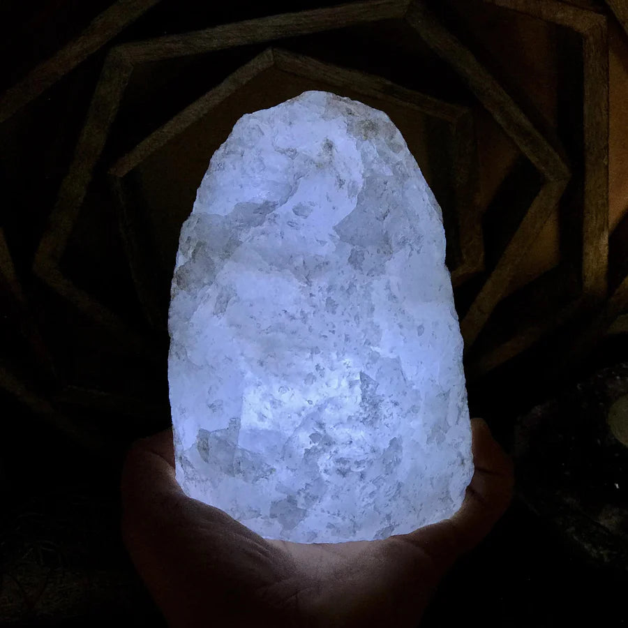 Krystal lampe m. LED lys - Rå Bjergkrystal